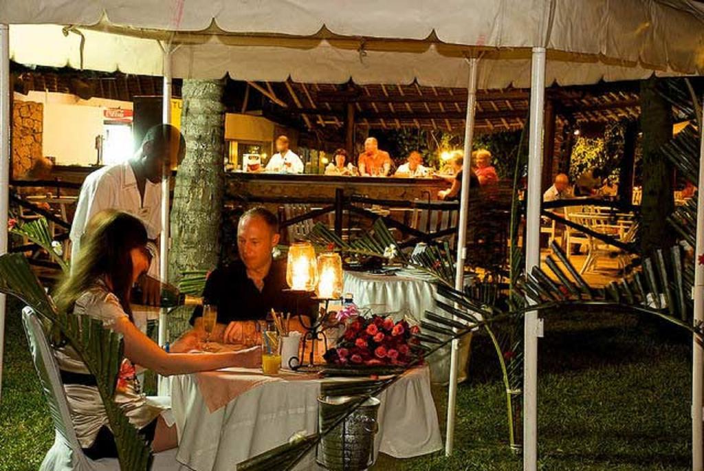 Voyager Beach Resort Mombasa Eksteriør bilde